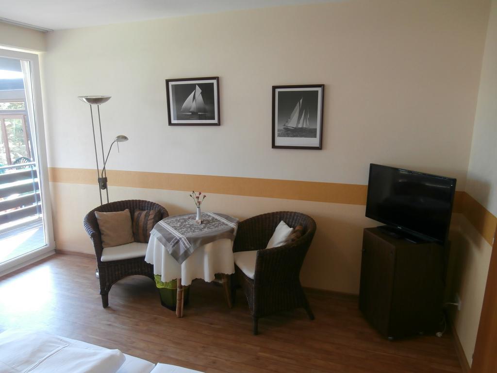 Hotel Hasselbarth Бург-ауф-Фемарн Экстерьер фото